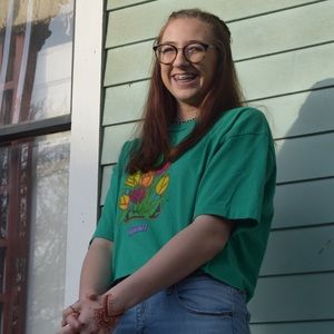 Vintage or retro looking crop-top